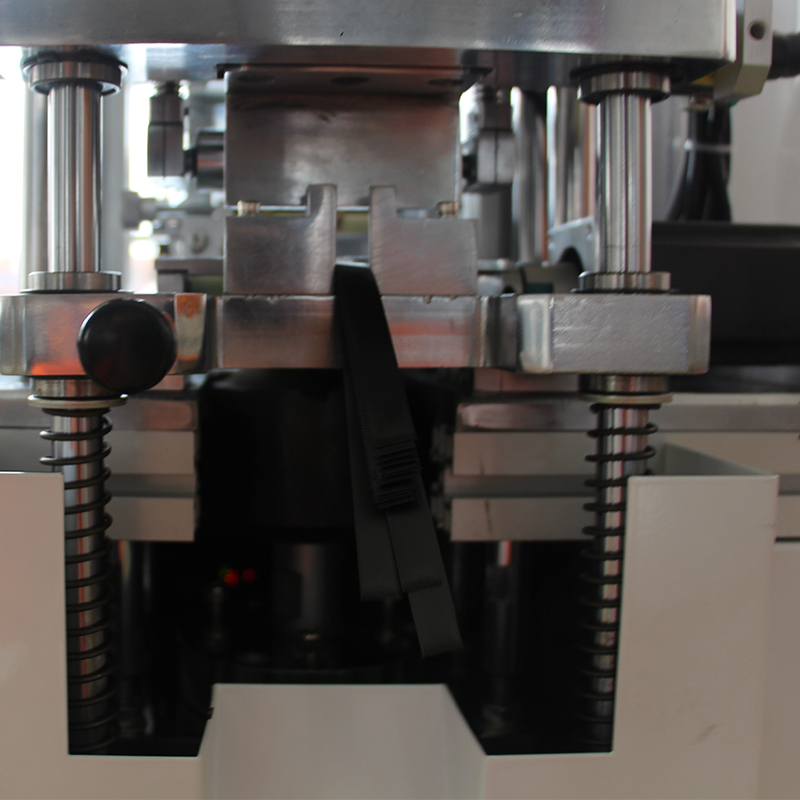 超聲波自動堆疊型剪切機 HD-1418 超聲波自動堆疊型剪切機 HD-1418