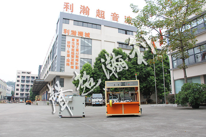 全自動<a href='http://m.aolans.com/xingyewenzhang/975.html' target='1' style='font-size:14px; font-weight:bold; color:#ff0000;'>商標(biāo)分條機</a>